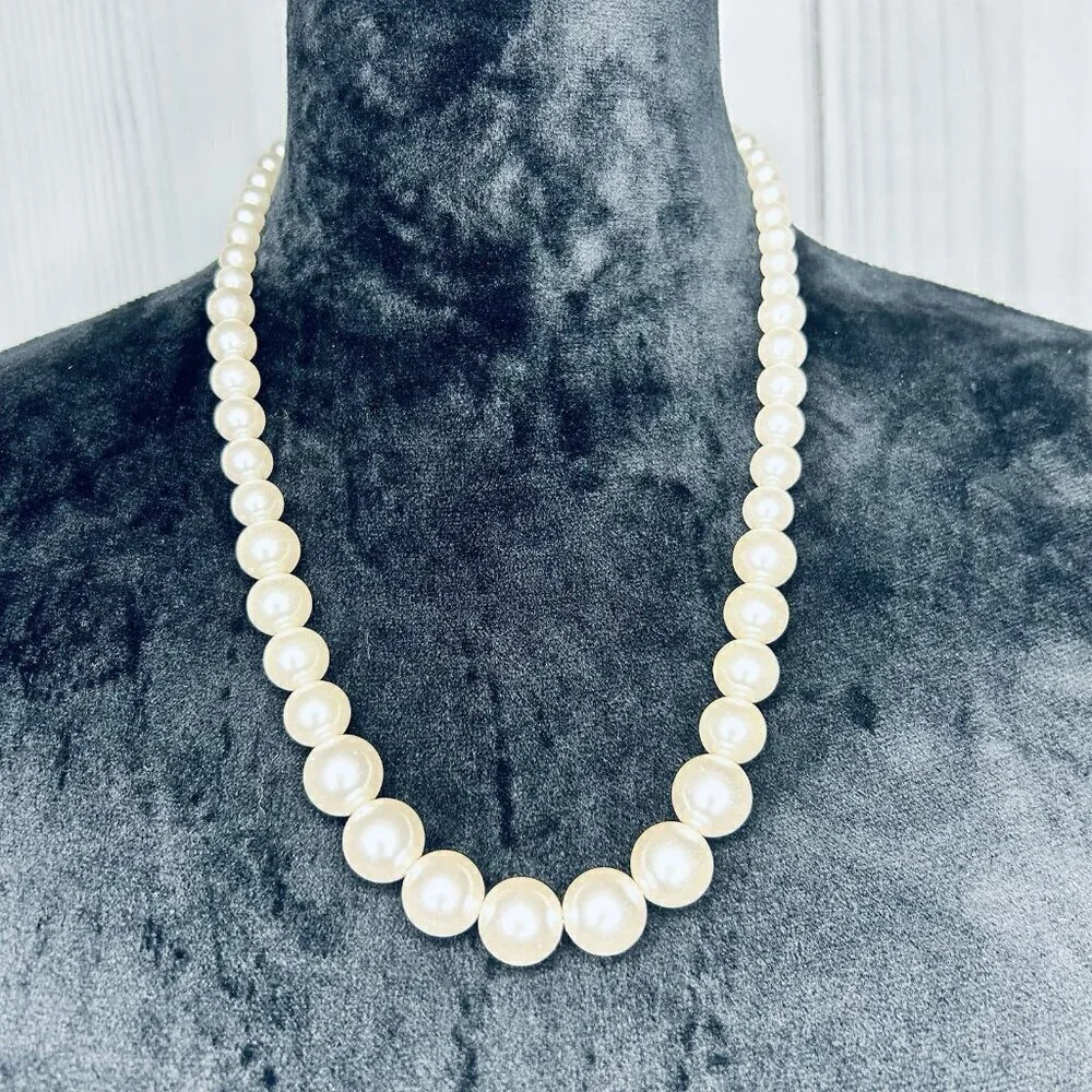 Vintage RMN Single Strand Graduated Faux Pearl Necklace 22